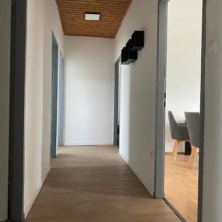 Haus 77 * הולברון